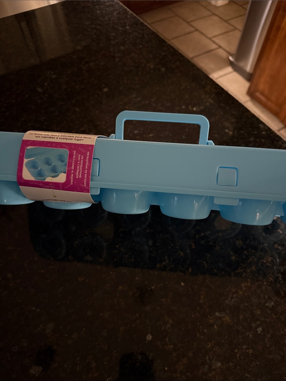 Cupcake Carrier - Holds 12 with handle. New!! - Picture 3 of 6